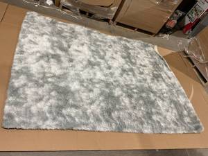 lot 135 image: 6x9 Grey and White Area Rug