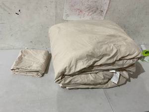 lot 417 image: 3 Piece King Size Tan Comforter Set