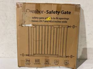 lot 476 image: Cumbor 29.7-40.6 Baby Gate for Stairs
