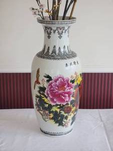 Stunning Fine Chinese Painted Ceramic Vase - White  Pink  Red