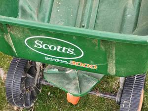 Scotts  SpeedyGreen  3000 Lawn Seeder