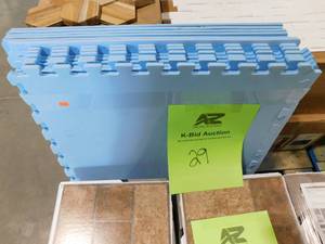 lot 29 image: (8) 2 x 2 Foam Locking Puzzle Padding