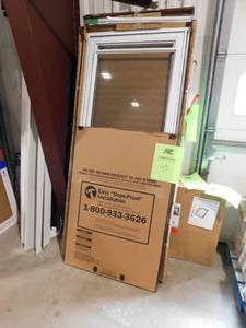 lot 45 image: Andersen 3000 Series 36 in. x 80 in. White Right-Hand Full View Interchangeable Aluminum Storm Door