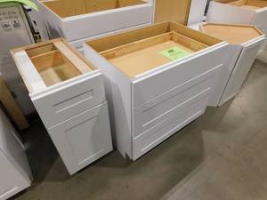 lot 67 image: Hampton Bay Shaker Assembled Kitchen Cabinet in White Lot of 7
