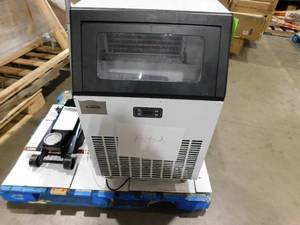 lot 11 image: Kool more 265 lbs. Freestanding Ice Maker