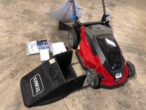 Toro 60V MAX 21 in. (53 cm) Stripe� Self-Propelled Mower - 5.0Ah BatteryCharger Included   Customer Returns See Pictures