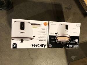 Lot of  32-Cup White Rice Cooker by AROMA Customer Returns See Pictures