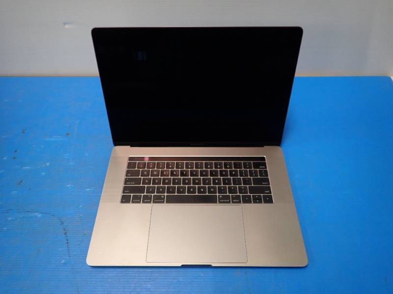 lot 79 image: Apple&nbspMacBookPro14,3 A1707 MPTR2LLA &nbspINTEL(R) CORE(TM) I7-7700HQ CPU  2.80GHZ  16GB DDR4 SDRAM  251GB SSD  15 screen with 3360 x 2100 Resolution  Includes IOS and power cable