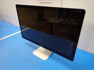 lot 21 image: Apple&nbspThunderbolt Display A1407  27 screen with 2560 x 1440 Resolution  Includes CAB-AC power cable and display cables &nbspvery small scratch in glass and some pieces of dust trapped behind glass