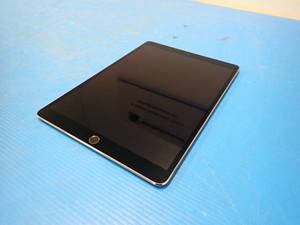 lot 33 image: 2017 Apple&nbspiPad Pro 10.5  64GB of storage  Cellular Carrier Unlocked  Includes Charging Cable &nbspLarge scratches on bottom right of the screen