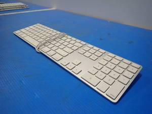 lot 90 image: Apple&nbspWired Keyboard A1243 USB Keyboard 
