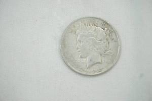 lot 6 image: 1922 Peace Dollar