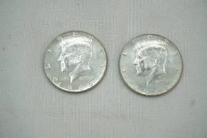 lot 11 image: 2 - 1966 Kennedy Half Dollars