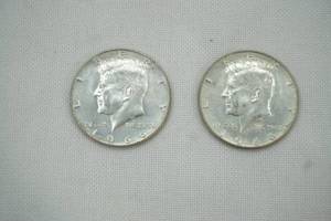 lot 12 image: 2 - 1966 Kennedy Half Dollars