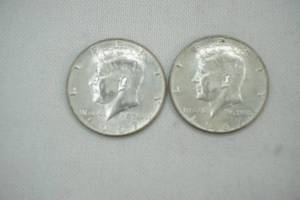 lot 17 image: 2 - 1967 Kennedy Half Dollars