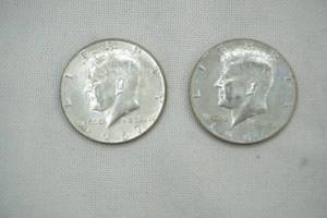 lot 22 image: 2 - 1967 Kennedy Half Dollars