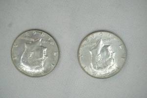 lot 27 image: 2 - 1968 Kennedy Half Dollars