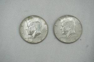 lot 29 image: 2 - 1968 Kennedy Half Dollars