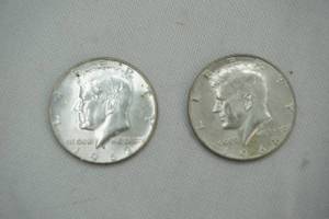 lot 30 image: 2 - 1968 Kennedy Half Dollars