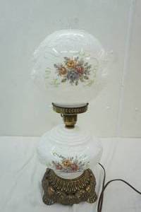 lot 33 image: Vintage Electric Lamp 21 Tall