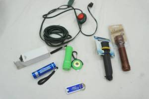 lot 53 image: 3 -  little flash lights & exstention cord