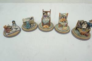 lot 54 image: 5 - Simple Blessing  Figures