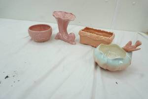 lot 67 image: Royal Copley Bird Bowl, McCoy Peach Planter, and 2 pink ceramic planteres