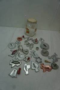 lot 75 image: Vintage Jar with Lid & a variety of cookie cutters