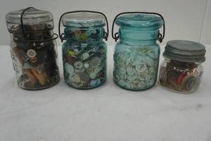 lot 132 image: 4 Vintage Jars with covers & Buttons