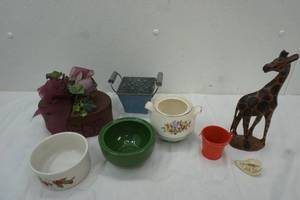 lot 141 image: Small Home Decor, Sugar Bowl, stoneware dish, tin bucket, Giraffe