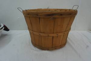 lot 207 image: Bushel Apple Basket