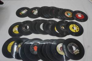 lot 183 image: Lot of Records Size 45s, Tommy Edwards, Porter Wagoner, Ray Charles, Jim Reeves and more