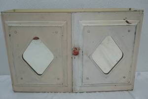 lot 191 image: Vintage Tin Medicine Cabinet