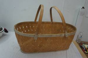 lot 201 image: Large Wicker Basket With Handles 29 x18