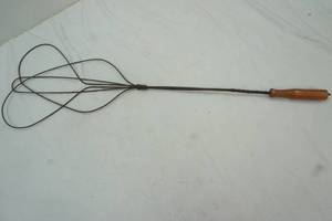 lot 212 image: Vintage Rug Beater