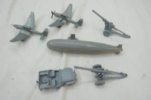 lot 230 image: Plastic army toys, most 3-6