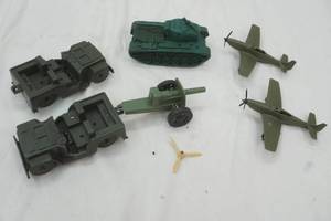 lot 231 image: Plastic army toys, most 3-6
