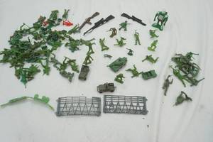 lot 237 image: Kids plastic army guys