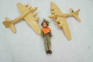 lot 238 image: Kids plastic planes and army guy