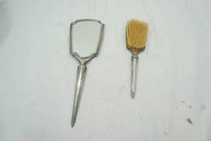 lot 241 image: Vintage Dresser set