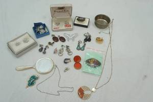 lot 265 image: Vintage jewelry, mirror, gold compact, and other antique jewelry including Russian pin
