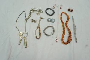 lot 266 image: Vintage jewelry lot including moonstone earrings