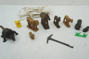 lot 276 image: Kids Toy Farm Animals, plastic white fenceing