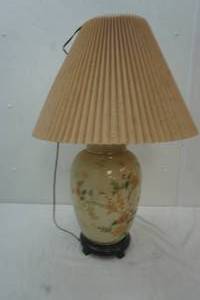 lot 285 image: Vintage oriental lamp