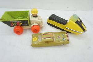 lot 297 image: Vintage toy lot, Fisher Price and other