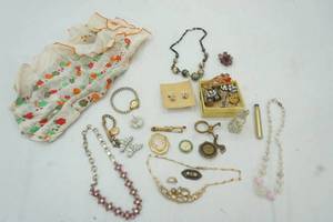 lot 314 image: Vintage jewelry, old watch, pins, cologne ampule