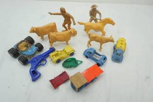 lot 318 image: Tonka dune buggy and many other plastic toys