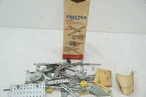 lot 326 image: Vintage Gilbert Erector set