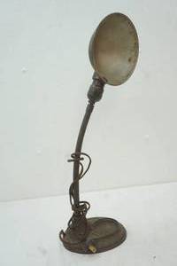 lot 339 image: Vintage Table lamp
