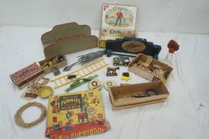 lot 382 image: Coolectible small toys